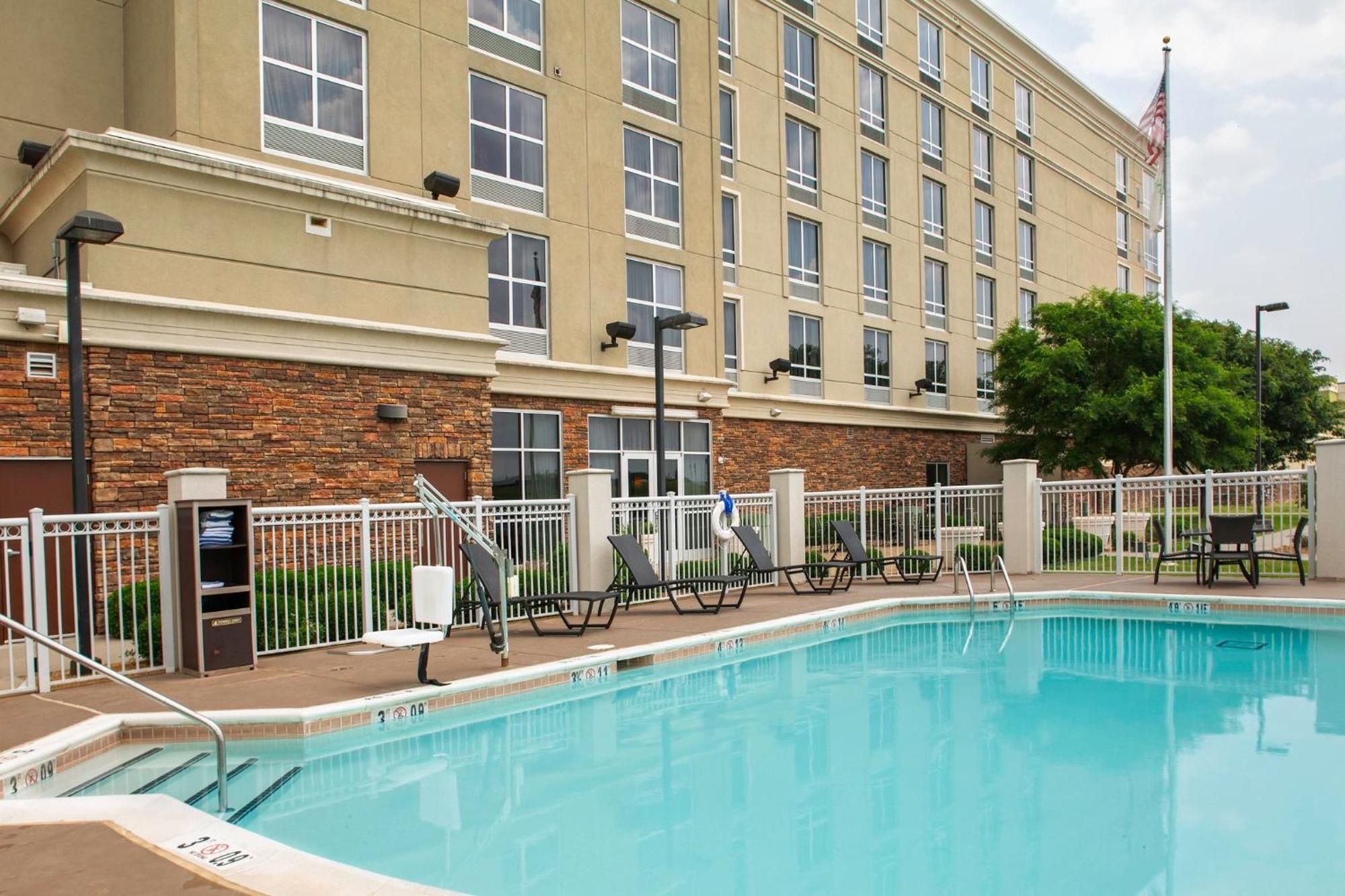 Holiday Inn Ardmore By Ihg Bagian luar foto